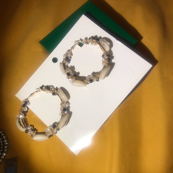 2/18$ H&M gorgeous earrings handmade🌻 - Picture 2 of 16